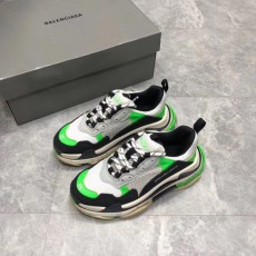 BALENCIAGA 발렌시아가 트리플 S 트레이너 스니커즈 533882W09O11000