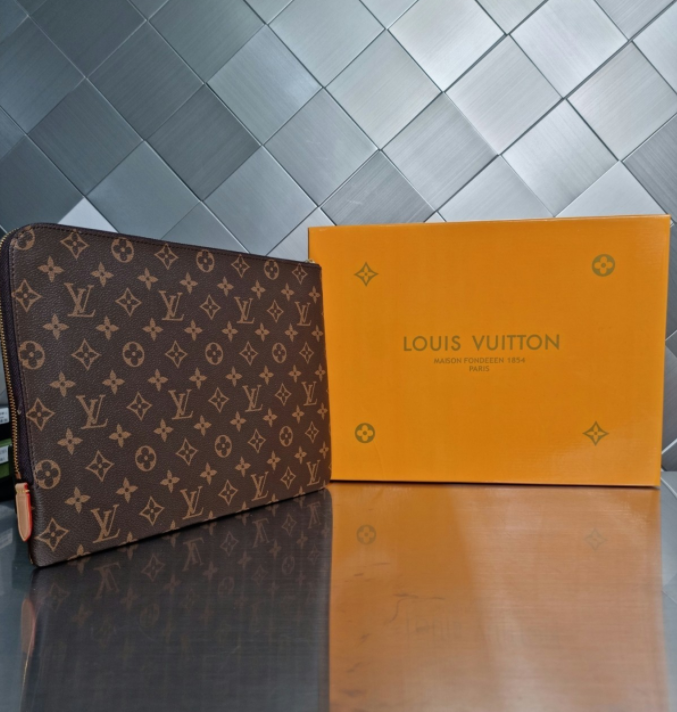 루이비통 LOUIS VUITTON 모노그램 보야쥬 클러치백